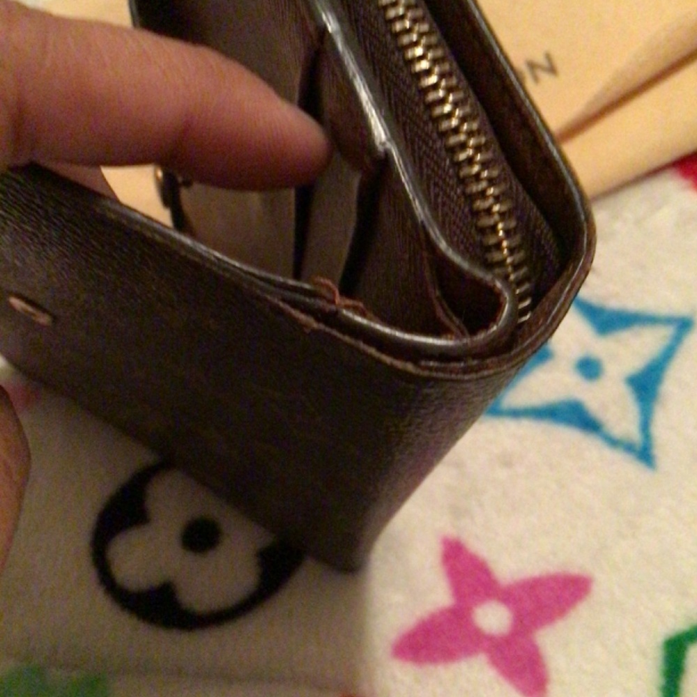 💯 % Authentic PASSPORT WALLET - Picture 9 of 15